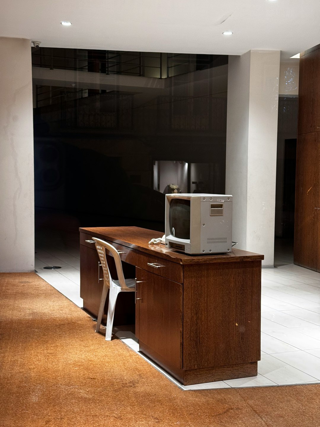 swiss truth desk office